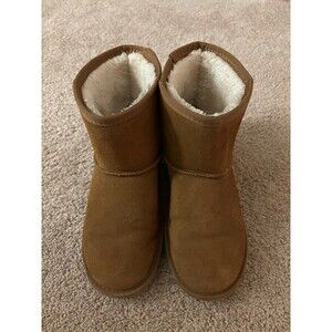 Minnetonka Chestnut Winter Boots - Size 8